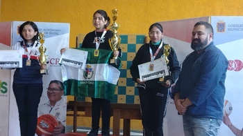 Laura y El-Hage ganan en U-14 el Clasificatorio al Mundial de Ajedrez Juvenil Laura y El-Hage ganan en U-14 el Clasificatorio al Mundial de Ajedrez Juvenil