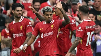 Liverpool pelea el liderato de la Premier League tras ganar (3-0) al Bournemouth Liverpool pelea el liderato de la Premier League tras ganar (3-0) al Bournemouth