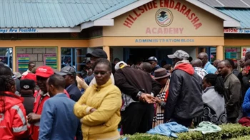 Al menos 17 niños muertos y 70 desaparecidos tras incendio de una escuela en Kenia Al menos 17 niños muertos y 70 desaparecidos tras incendio de una escuela en Kenia