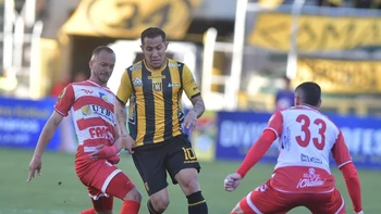 The Strongest golea (5-0) a Independiente y se pone segundo en el Clausura<br />
The Strongest golea (5-0) a Independiente y se pone segundo en el Clausura<br />