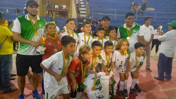 Santa Cruz, campeón del Nacional de Selecciones Departamentales Sub-10 de Futsal Santa Cruz, campeón del Nacional de Selecciones Departamentales Sub-10 de Futsal