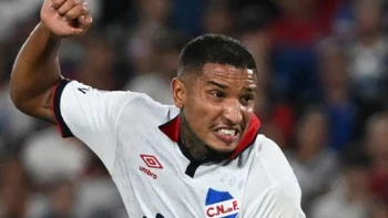En estado "crítico" futbolista que se desplomó en partido de Libertadores En estado "crítico" futbolista que se desplomó en partido de Libertadores