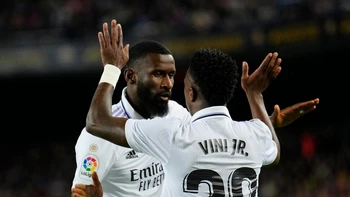 Real Madrid, aliado con los postes, gana con goles de Vinicius y Mbappé de penal Real Madrid, aliado con los postes, gana con goles de Vinicius y Mbappé de penal