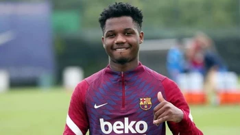 Ansu Fati fue dado de alta y se entrena a la par de sus compañeros en el Barcelona Ansu Fati fue dado de alta y se entrena a la par de sus compañeros en el Barcelona