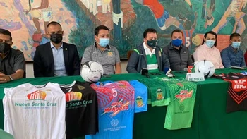 La Copa Simón Bolívar se retrasa un día para los equipos cruceños La Copa Simón Bolívar se retrasa un día para los equipos cruceños