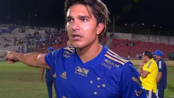 Martins descarga su bronca contra árbitro que le anuló un gol que pudo ser del triunfo del Cruzeiro Martins descarga su bronca contra árbitro que le anuló un gol que pudo ser del triunfo del Cruzeiro