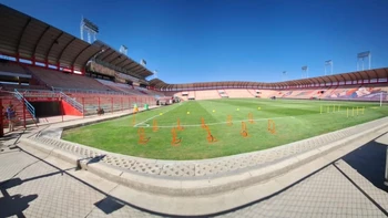 El estadio de Villa Ingenio está listo para recibir las Eliminatorias por primera vez en su historia<br />
El estadio de Villa Ingenio está listo para recibir las Eliminatorias por primera vez en su historia<br />