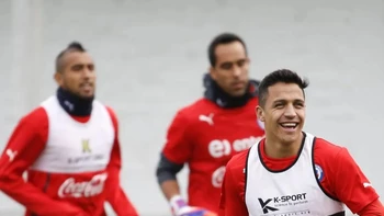 Sánchez, Vidal y Bravo fuera de la nómina de Chile para enfrentarse a Argentina y Bolivia Sánchez, Vidal y Bravo fuera de la nómina de Chile para enfrentarse a Argentina y Bolivia
