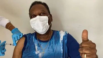 Pelé fue ingresado nuevamente en la Unidad de Cuidados Intensivos Pelé fue ingresado nuevamente en la Unidad de Cuidados Intensivos