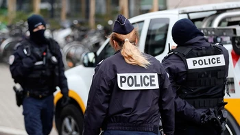 Policía detiene al sospechoso en ataque "antisemita" contra una sinagoga en Francia Policía detiene al sospechoso en ataque "antisemita" contra una sinagoga en Francia