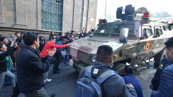 Edecán de Zúñiga y otros cinco militares declararán ante el Senado por toma militar de la plaza Murillo Edecán de Zúñiga y otros cinco militares declararán ante el Senado por toma militar de la plaza Murillo