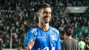 El pelotazo a Jonathan Lacerda que asustó a Blooming (video) El pelotazo a Jonathan Lacerda que asustó a Blooming (video)