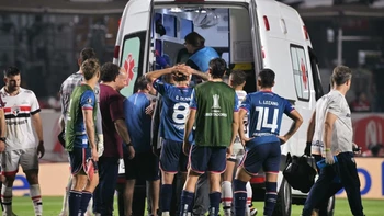 Futbolista uruguayo que se desplomó en duelo de Libertadores tuvo un infarto Futbolista uruguayo que se desplomó en duelo de Libertadores tuvo un infarto