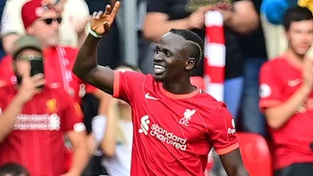 El Liverpool manda en la Premier League y el City tropieza El Liverpool manda en la Premier League y el City tropieza