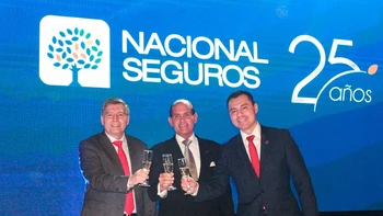 Nacional Seguros Vida y Salud celebra 25 años de liderazgo en el mercado boliviano Nacional Seguros Vida y Salud celebra 25 años de liderazgo en el mercado boliviano