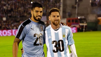Regresan las Eliminatorias Sudamericanas, sin la presencia de Messi y con la despedida de Suárez Regresan las Eliminatorias Sudamericanas, sin la presencia de Messi y con la despedida de Suárez