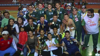 Santa Cruz se coronó campeón del nacional de futsal Santa Cruz se coronó campeón del nacional de futsal