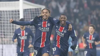 El PSG refuerza su liderato en Francia con triunfo (1-0) sobre el Lens El PSG refuerza su liderato en Francia con triunfo (1-0) sobre el Lens
