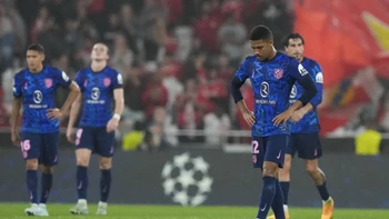 La UEFA multó con 30.000 euros al Atlético por saludos nazis de aficionados ante el Benfica La UEFA multó con 30.000 euros al Atlético por saludos nazis de aficionados ante el Benfica