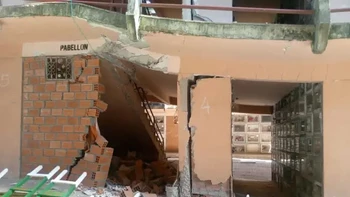 Un pabellón del cementerio de La Paz se hunde a sólo días de Todos Santos Un pabellón del cementerio de La Paz se hunde a sólo días de Todos Santos