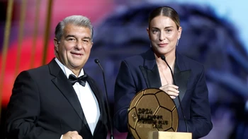 Real Madrid, mejor equipo masculino; Barcelona, mejor femenino, en la gala del Balón de Oro Real Madrid, mejor equipo masculino; Barcelona, mejor femenino, en la gala del Balón de Oro