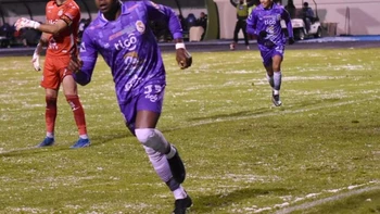 Real Potosí goleó a Real Santa Cruz (3-0) con un Bismark Ubah inspirado Real Potosí goleó a Real Santa Cruz (3-0) con un Bismark Ubah inspirado