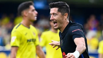 El Barcelona despeja dudas goleando (5-1) al Villarreal en la Cerámica El Barcelona despeja dudas goleando (5-1) al Villarreal en la Cerámica