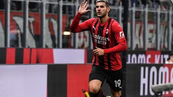 El Milan se une al Inter en el liderato del campeonato italiano El Milan se une al Inter en el liderato del campeonato italiano
