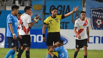 Blooming pide los tres puntos del partido ante Always Ready<br />
Blooming pide los tres puntos del partido ante Always Ready<br />