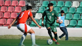 La selección boliviana sub-16 derrotó a Chile por 1-0 en partido amistoso (video) La selección boliviana sub-16 derrotó a Chile por 1-0 en partido amistoso (video)