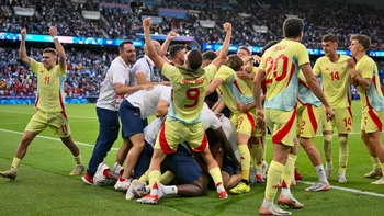 En una final de locura, España venció a Francia y se llevó el oro olímpico en fútbol En una final de locura, España venció a Francia y se llevó el oro olímpico en fútbol