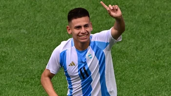 Argentina ganó (2-0) a Ucrania en fútbol y avanza para cuartos de final en París 2024 Argentina ganó (2-0) a Ucrania en fútbol y avanza para cuartos de final en París 2024