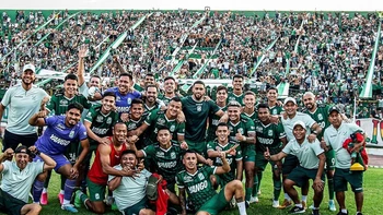 Crisis sin fin: primer plantel de Oriente Petrolero se niega a jugar el clásico sin el pago de un salario Crisis sin fin: primer plantel de Oriente Petrolero se niega a jugar el clásico sin el pago de un salario