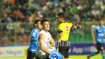 El gol que no valió y el festejo frustrado de los hinchas de Blooming (video) El gol que no valió y el festejo frustrado de los hinchas de Blooming (video)