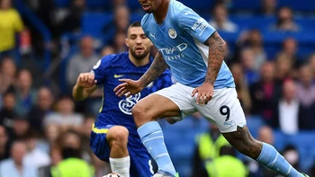 Manchester City ganó al Chelsea y se coloca en el grupo de los líderes Manchester City ganó al Chelsea y se coloca en el grupo de los líderes