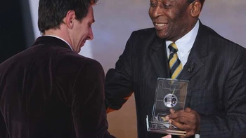 Pelé felicita a Messi por superar su récord como máximo goleador sudamericano Pelé felicita a Messi por superar su récord como máximo goleador sudamericano