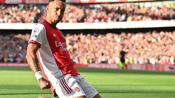 El Arsenal golpea al Tottenham, Jiménez se reencuentra con el gol El Arsenal golpea al Tottenham, Jiménez se reencuentra con el gol