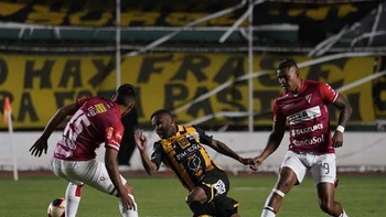 Always Ready salió fortalecido con el empate ante el Tigre en el Hernando Siles (1-1) Always Ready salió fortalecido con el empate ante el Tigre en el Hernando Siles (1-1)