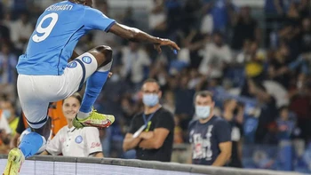 Napoles no falla, Lazio se lleva el derbi y Juve sigue su remontada Napoles no falla, Lazio se lleva el derbi y Juve sigue su remontada