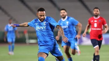 Neymar regresa a los terrenos de juego un año después Neymar regresa a los terrenos de juego un año después