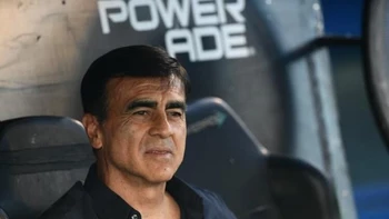 Gustavo Quinteros se va de Vélez; dirigirá al Gremio Gustavo Quinteros se va de Vélez; dirigirá al Gremio
