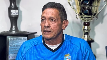 Mauricio Soria puso la firma y es el nuevo director técnico de Blooming Mauricio Soria puso la firma y es el nuevo director técnico de Blooming
