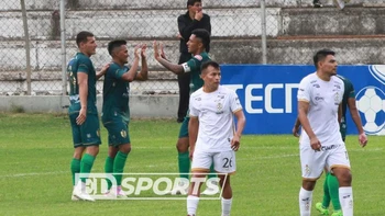 Real Santa Cruz se despidió de su público con una derrota (1-5) ante Real Tomayapo Real Santa Cruz se despidió de su público con una derrota (1-5) ante Real Tomayapo