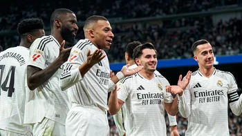 El Real Madrid gana al Sevilla para despedir el año (4-2) El Real Madrid gana al Sevilla para despedir el año (4-2)