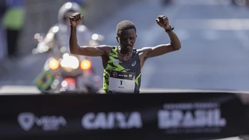Kenianos ratifican su poderío y se imponen en la carrera de San Silvestre Kenianos ratifican su poderío y se imponen en la carrera de San Silvestre