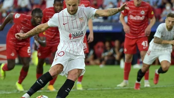 Sevilla salva un punto ante Salzburgo en un partido loco de Champions Sevilla salva un punto ante Salzburgo en un partido loco de Champions
