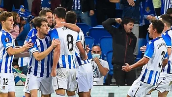 La Real Sociedad evita el descalabro ante el Mónaco en la Europa League La Real Sociedad evita el descalabro ante el Mónaco en la Europa League