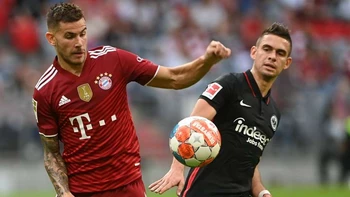 El Bayer de Múnich sufre su primera derrota y Leverkusen le alcanza en el liderato El Bayer de Múnich sufre su primera derrota y Leverkusen le alcanza en el liderato