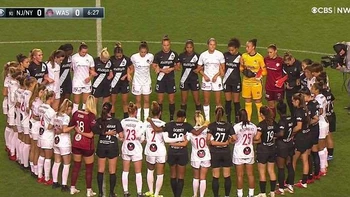Futbolistas detienen juego en EEUU en protesta por abusos sexuales en la Liga Futbolistas detienen juego en EEUU en protesta por abusos sexuales en la Liga