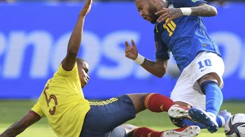 Colombia corta racha de victorias a Brasil (0-0), que mantiene la punta y el invicto Colombia corta racha de victorias a Brasil (0-0), que mantiene la punta y el invicto